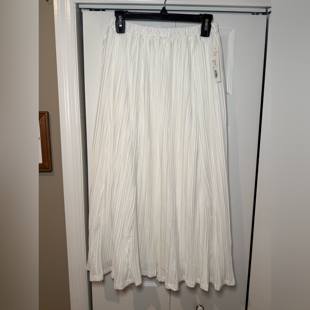 Chic White Maxi Skirt